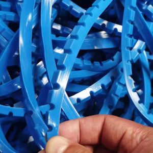 conveyor belt notched tacking guide
